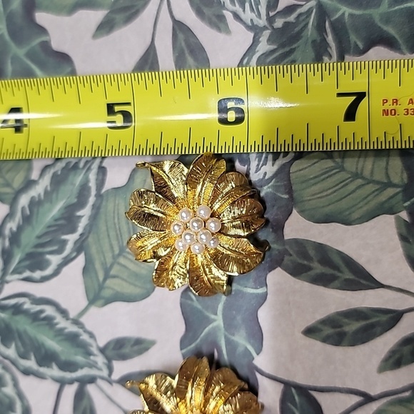 Vintage Gold Toned Pierced Earrings - Picture 6 of 6